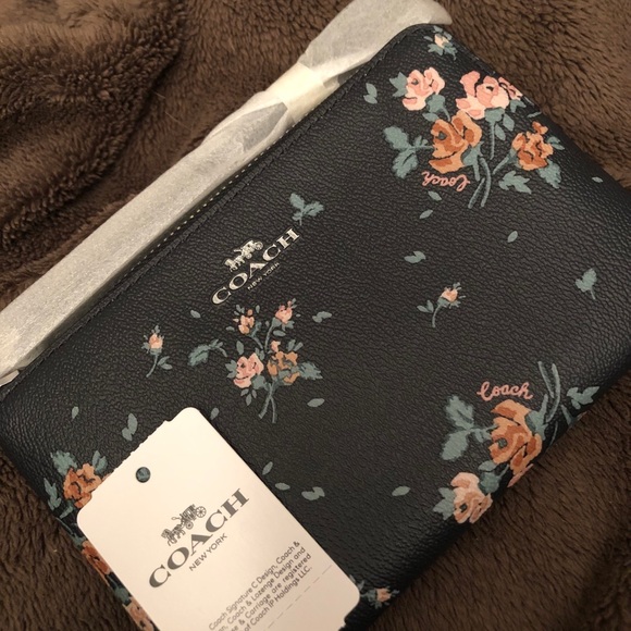 SALE!!! NWT Coach beautiful floral wristlet!! PRICE FIRM - Picture 4 of 4